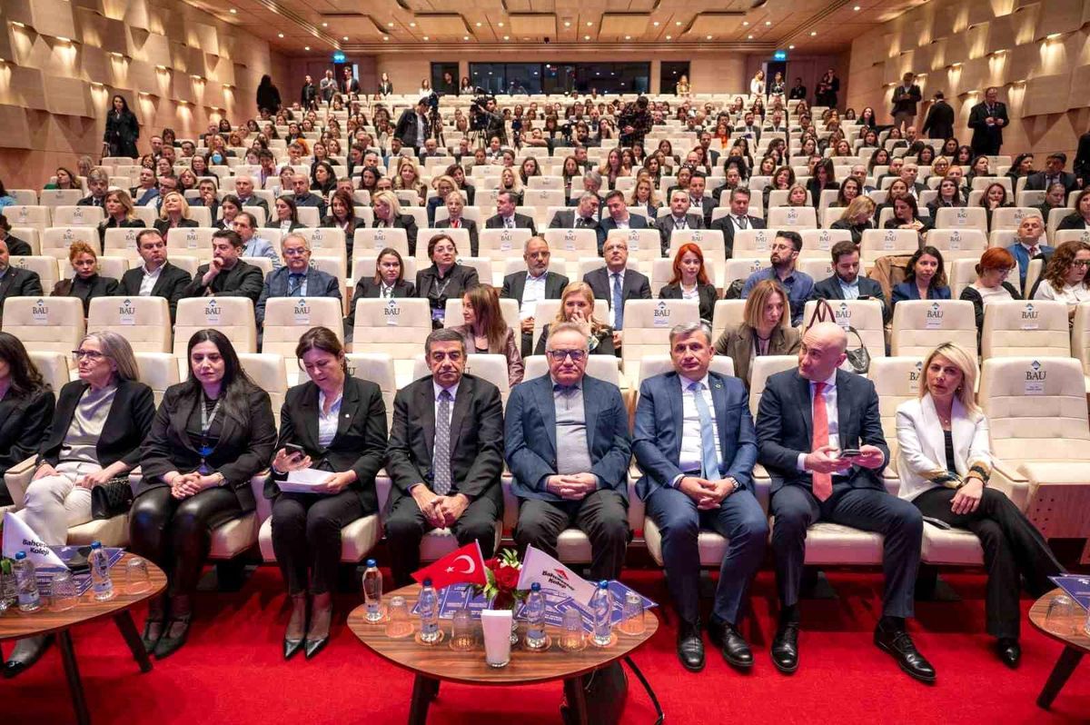 Bahçeşehir Koleji "Erken Çocuklukta Aile, Okul ve Değerler Sempozyumu" düzenledi