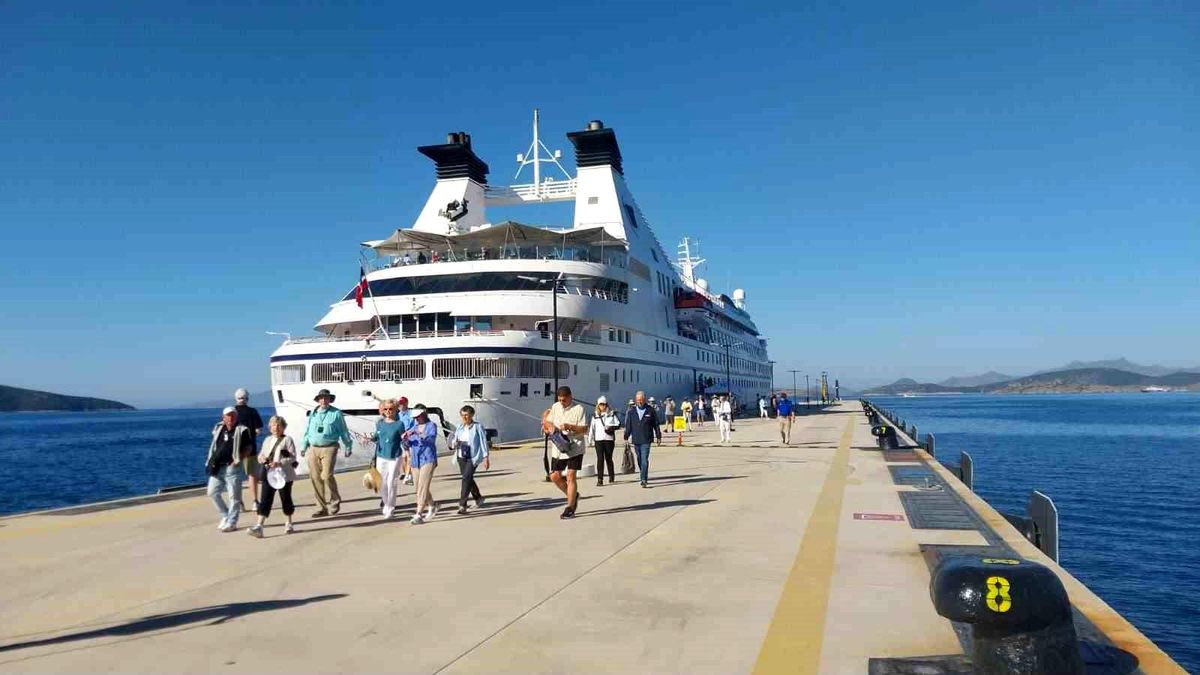Bodrum'a 274 yolcusuyla geldi