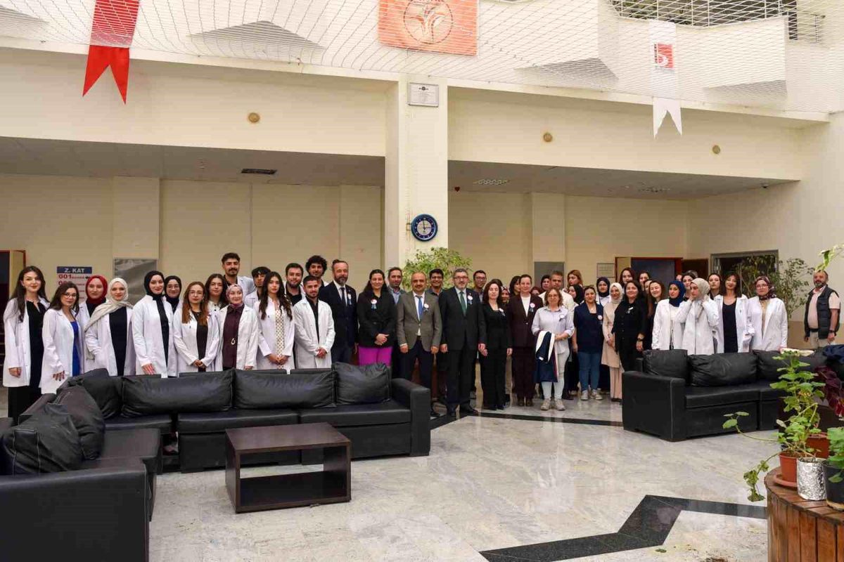 BŞEÜ'de Beyaz Önlük Giyme Töreni coşkuyla gerçekleşti