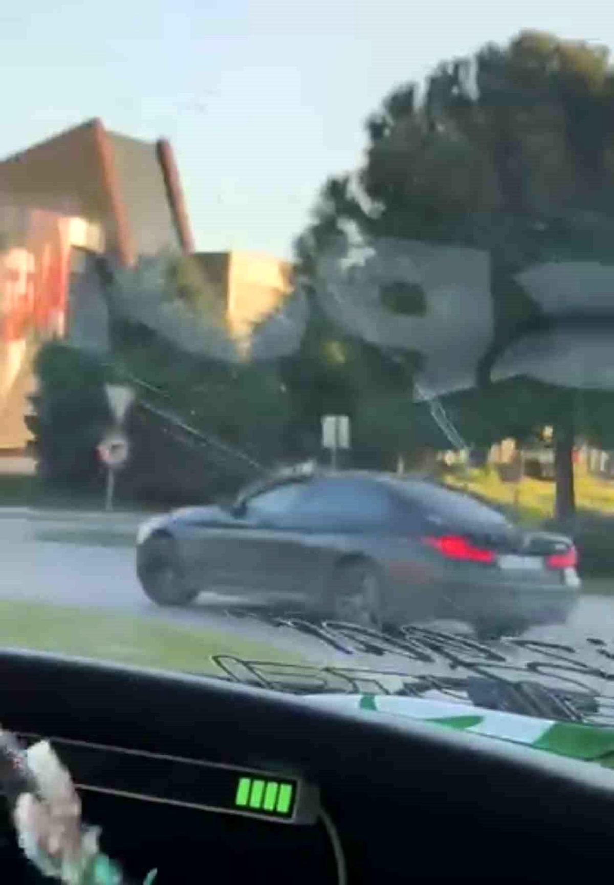 Bursa'da otomobil böyle drift attı