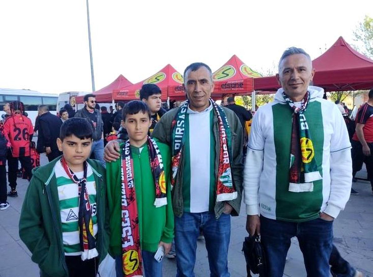 Bursasporlu taraftardan Eskişehirspor'a destek