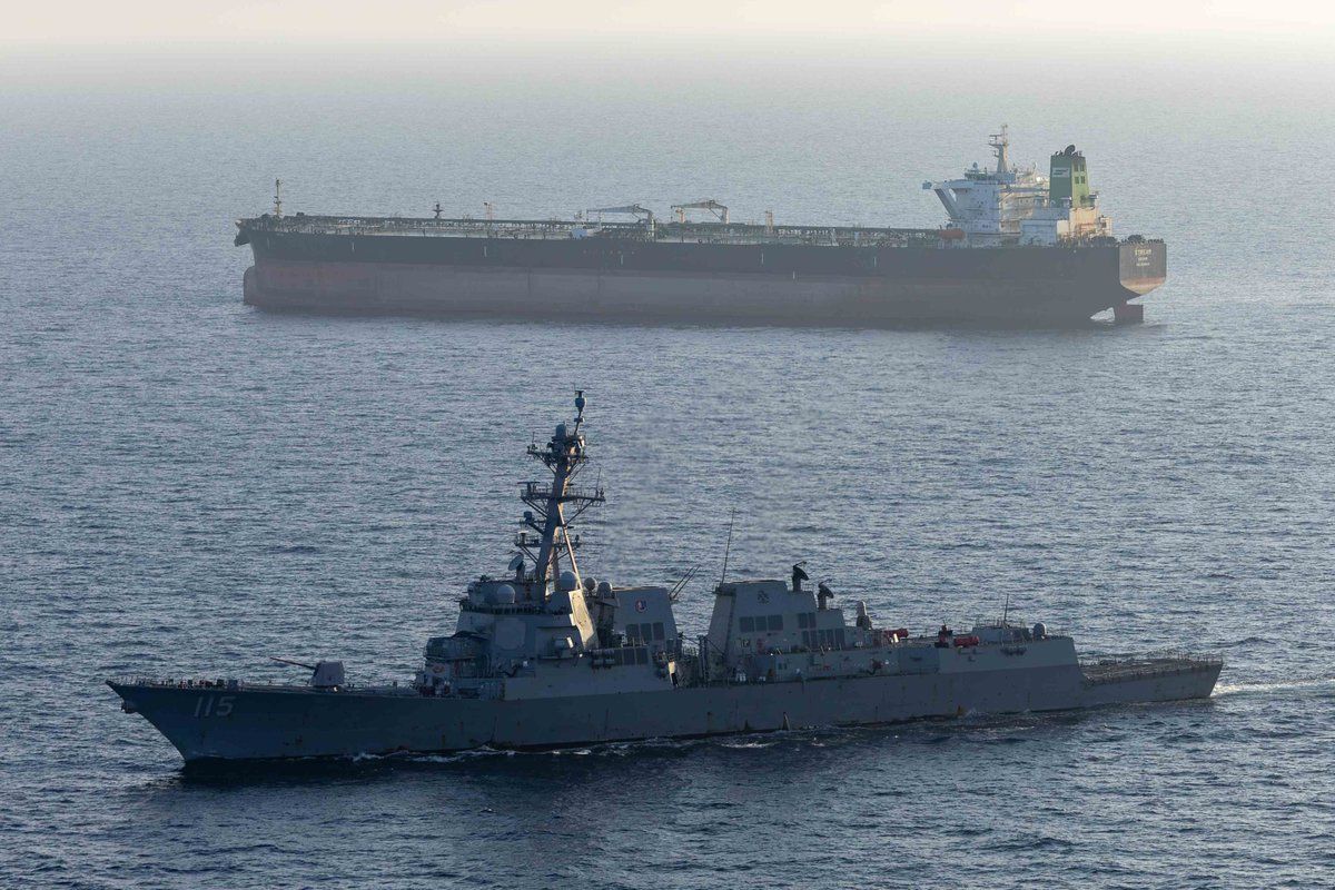 CENTCOM: Bir petrol tankerinin İran'a geçişini engelledik