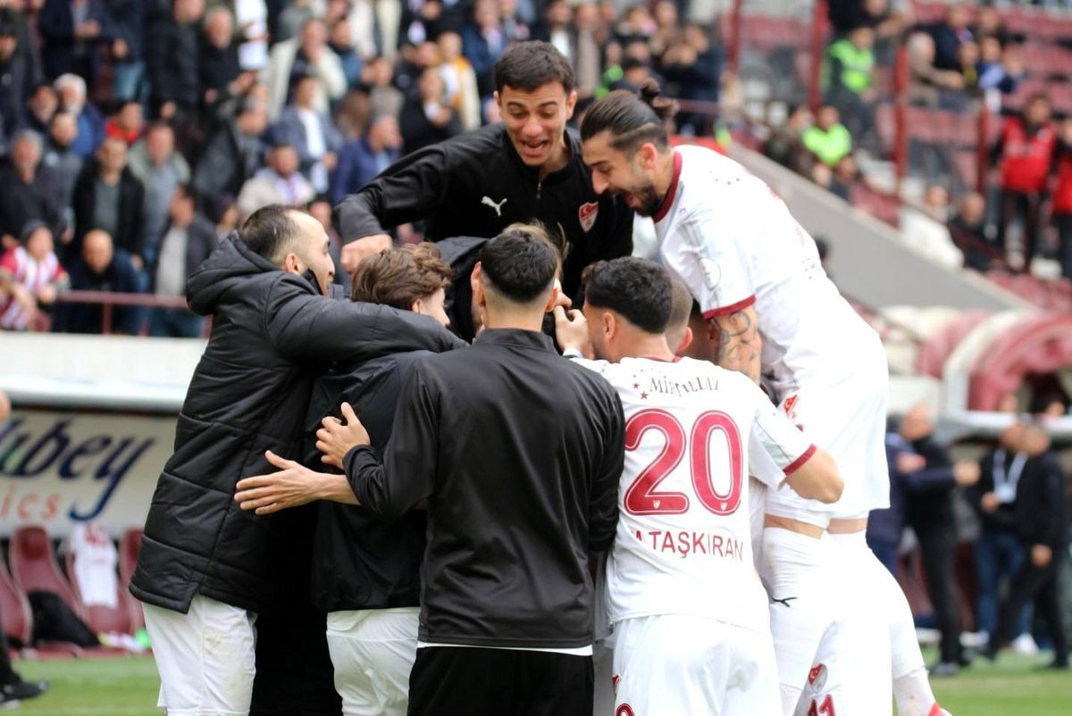 Elazığspor 21 futbolcuyla Adana'ya gitti