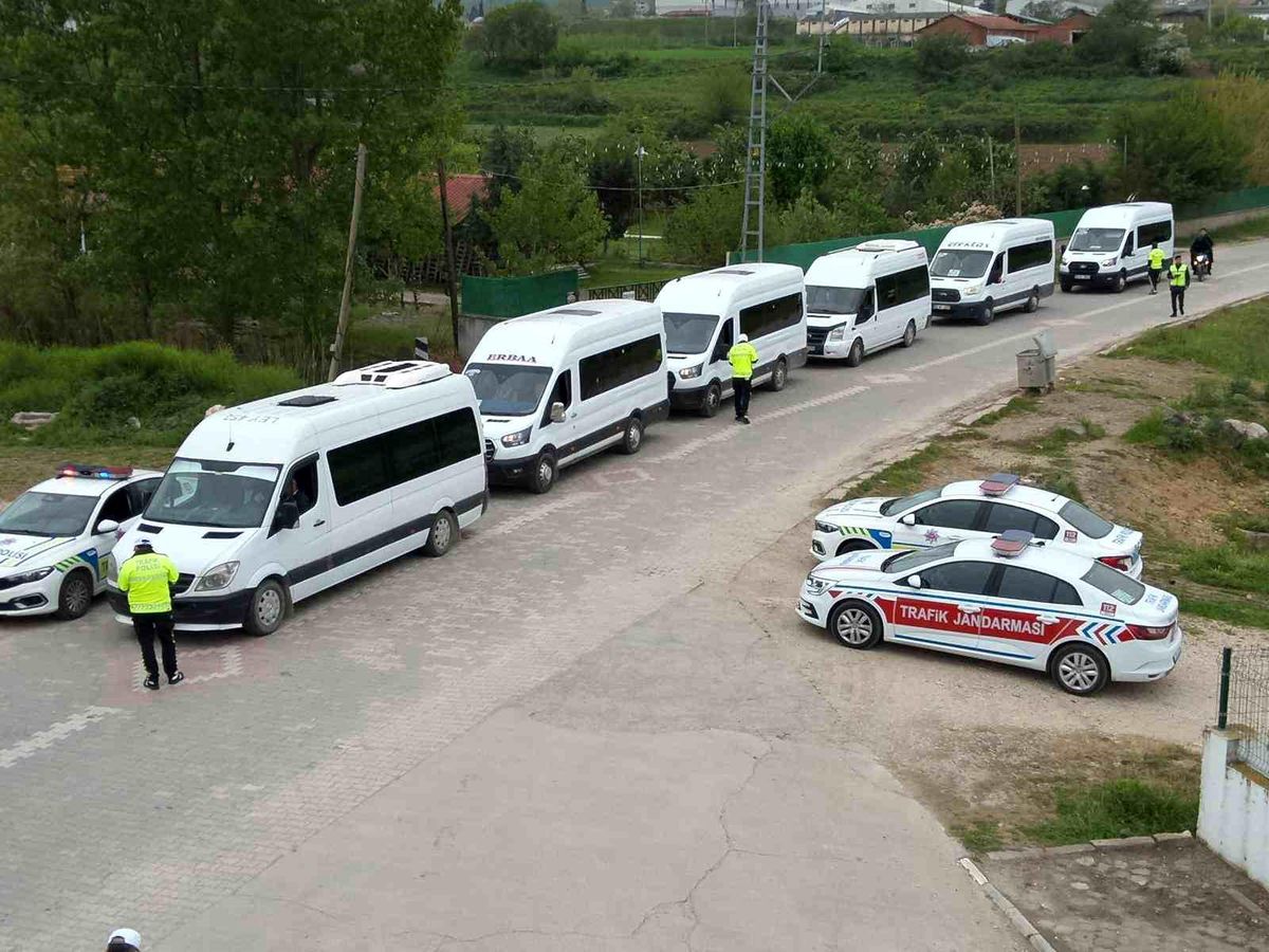 Erbaa'da kurallara uymayanlara servis sürücülerine ceza yağdı
