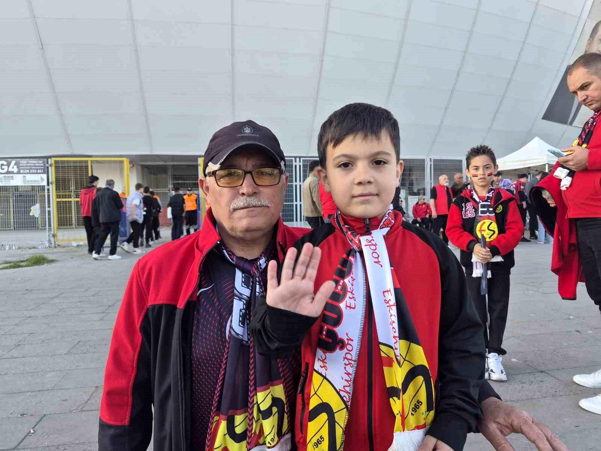 Eskişehirspor'un kritik karşılaşmasına dede-torun geldiler