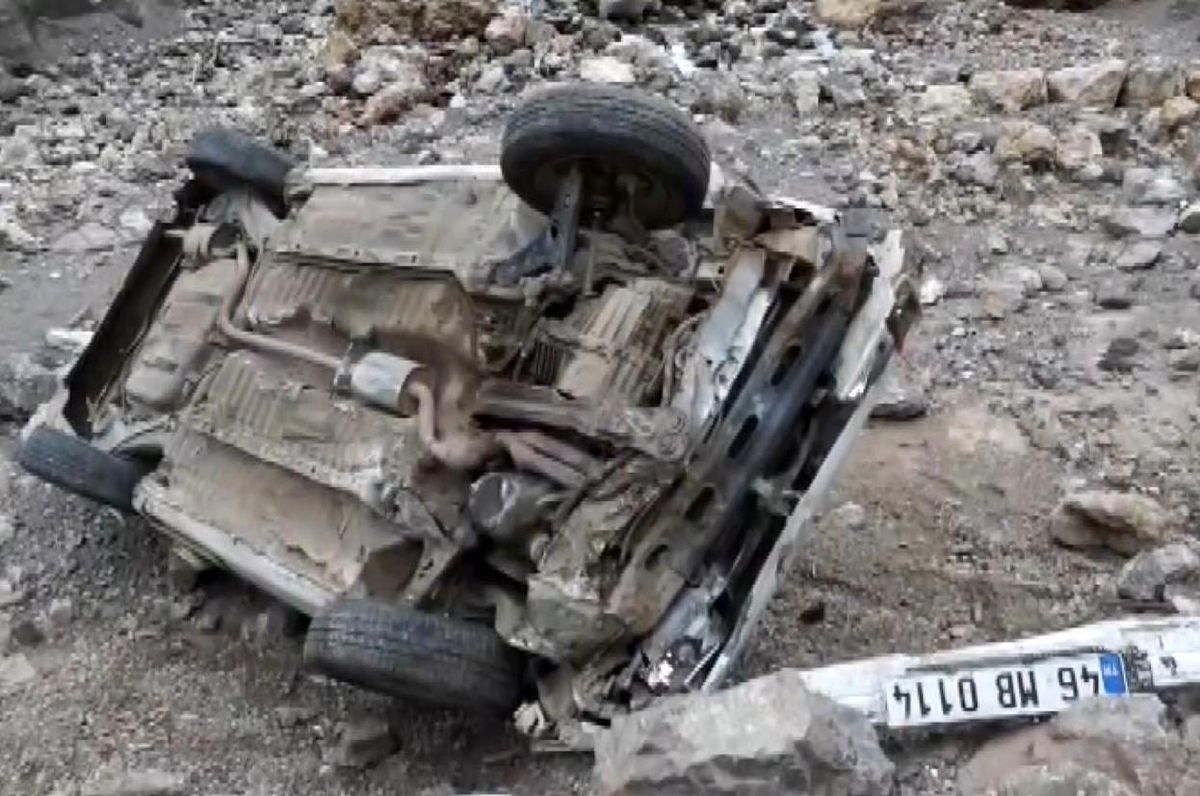 Gaziantep'te otomobil dere yatağına uçtu, sürücü yaralandı