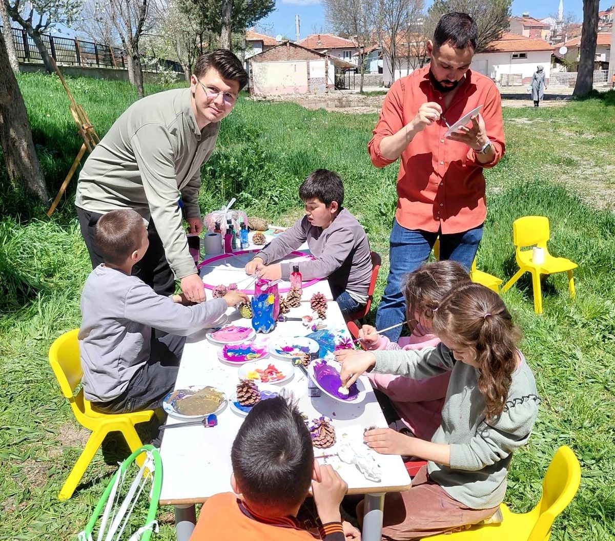 Hisarcık'ta özel öğrencilere yönelik açık hava sanat ve kitap platformu