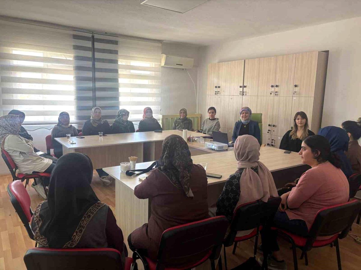 Kadınlara yanlış ilaç tüketiminin riskleri anlatıldı