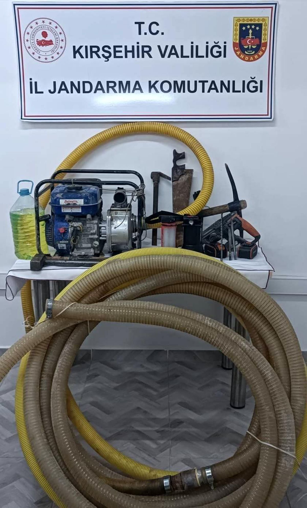 Kırşehir'de kaçak kazı yapan 8 şüpheli suçüstü yakalandı