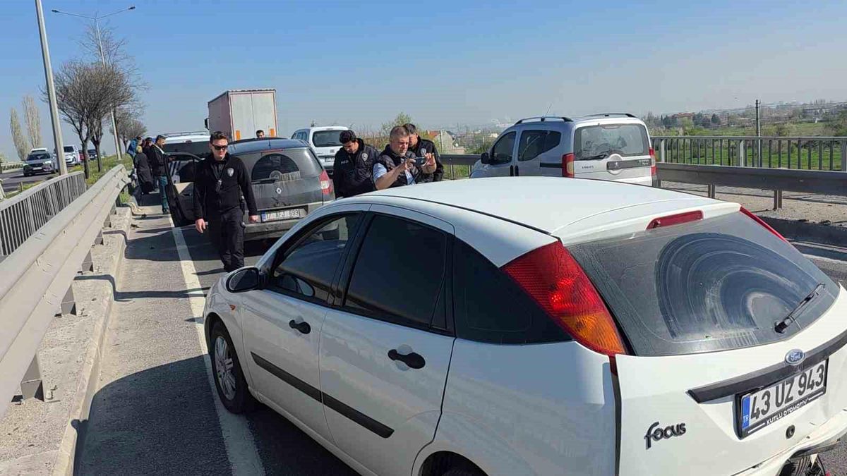 Kütahya'da zincirleme trafik kazası: 1 yaralı