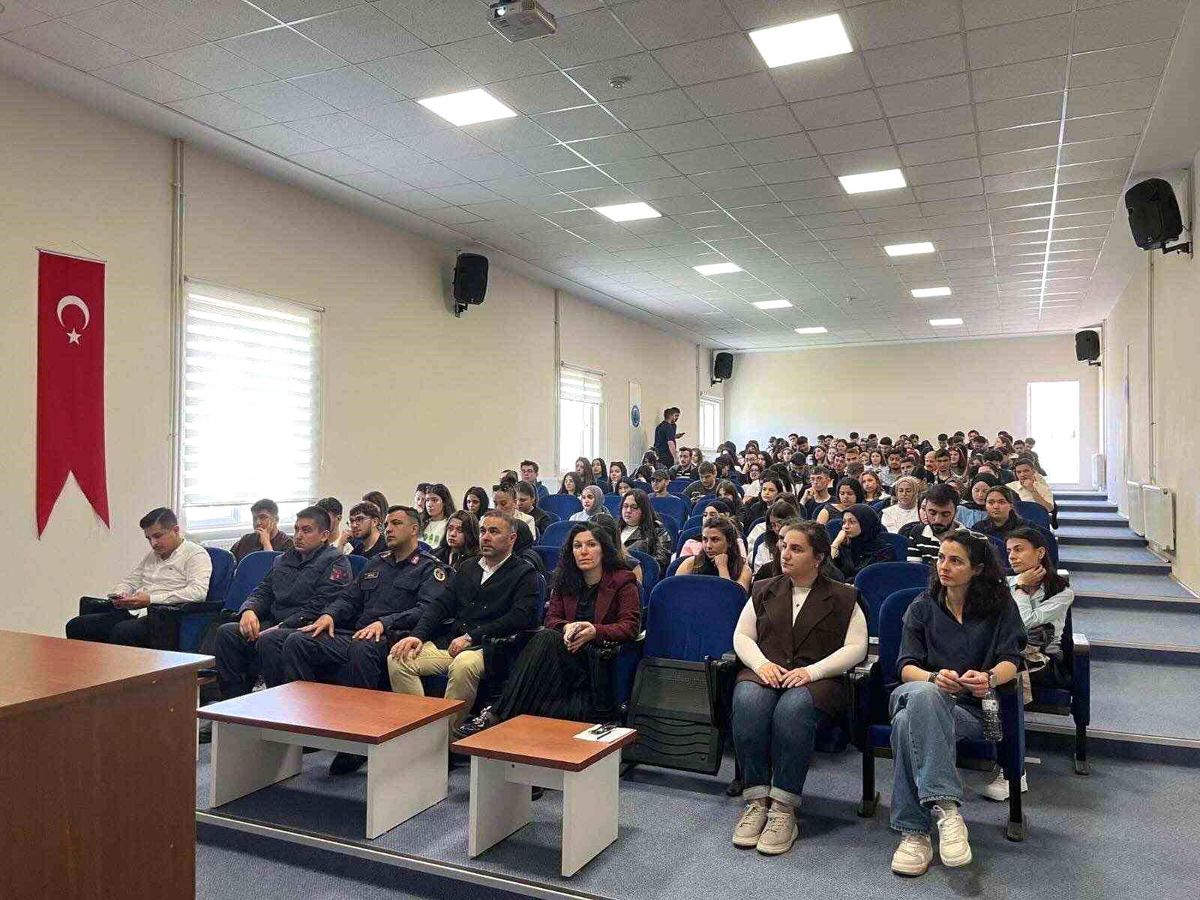 Öğrenci ve öğretmenlere bağımlılıkla mücadele eğitimi