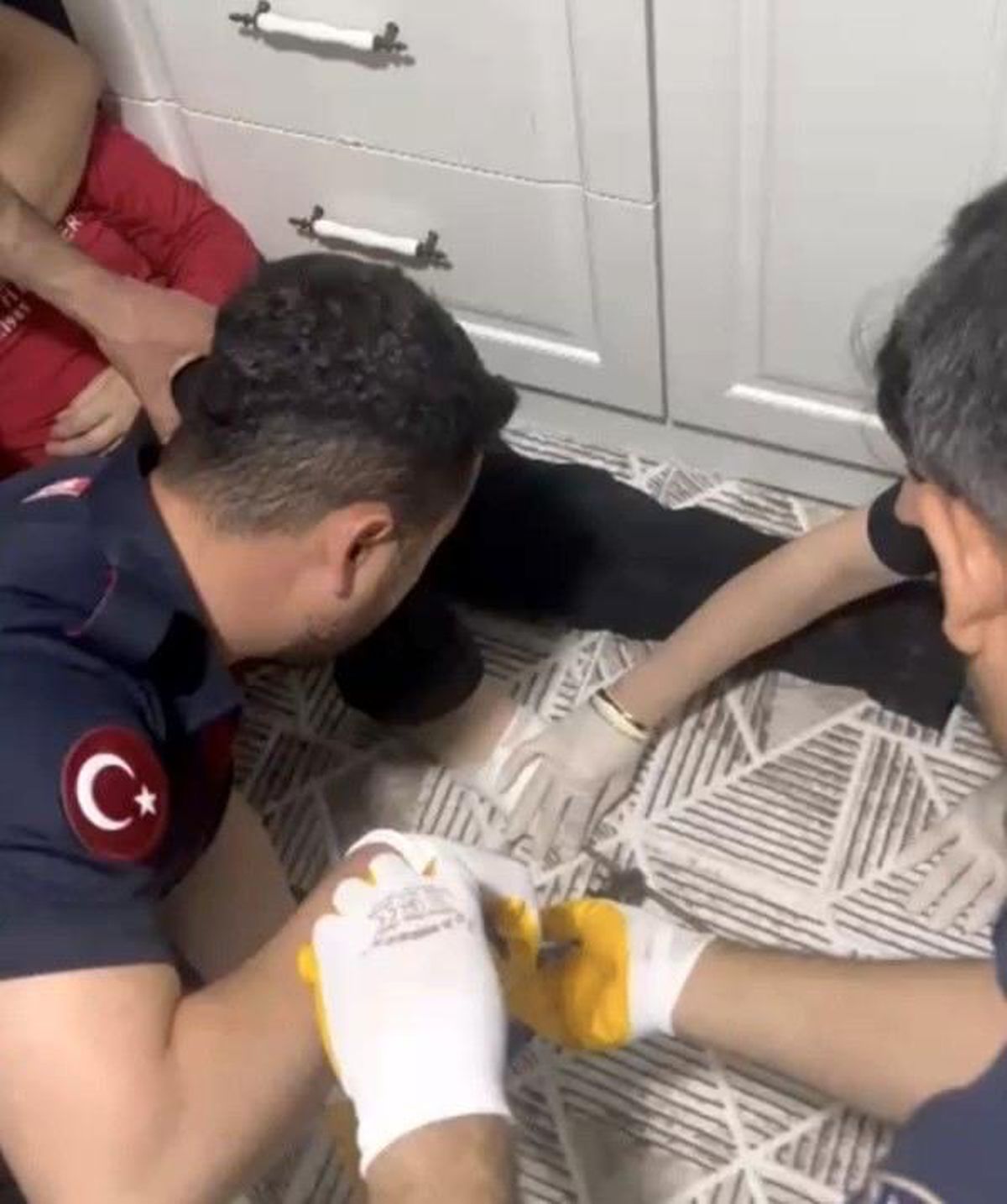 Osmaniye'de ayağına mangal şişi saplanan çocuk hastaneye kaldırıldı