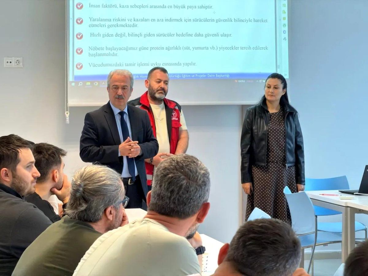Sinop'ta ambulans sürücülerine güvenli sürüş eğitimi