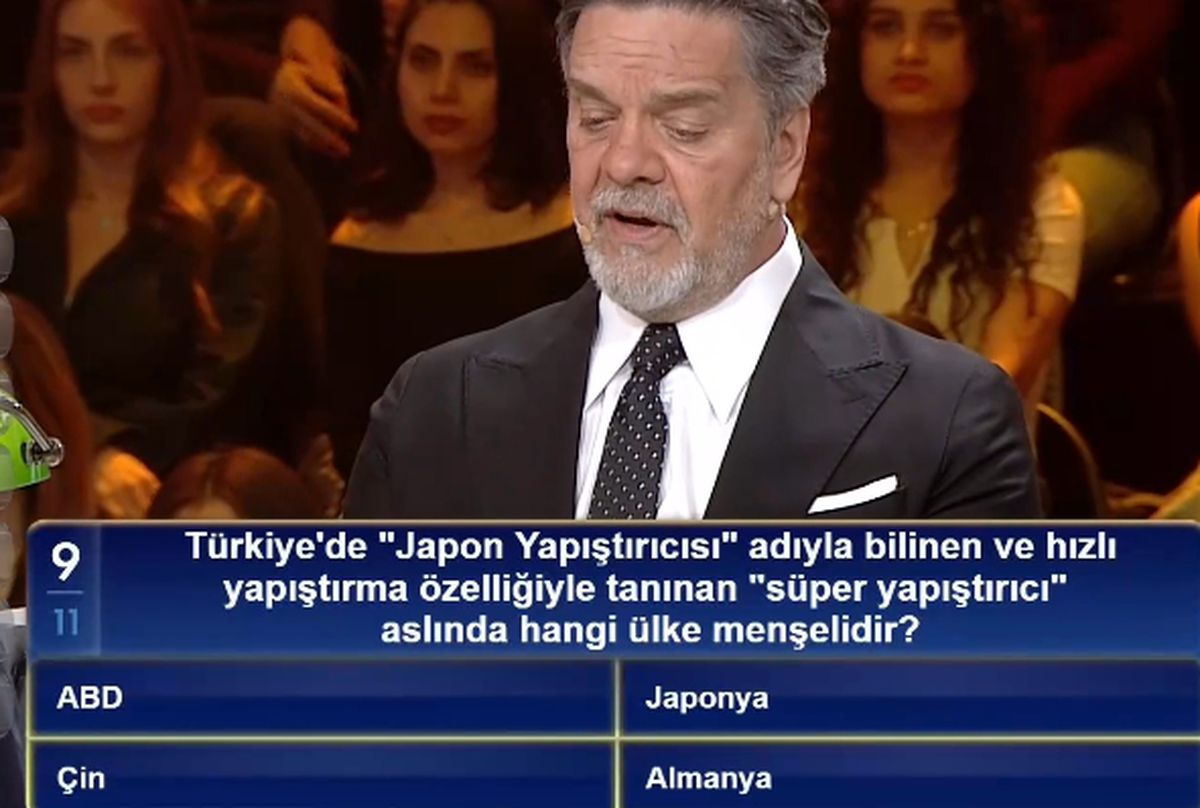 Türkiye'de "Japon Yapıştırıcısı" adıyla bilinen ve hızlı yapıştırma özelliğiyle tanınan "süper yapıştırıcı...