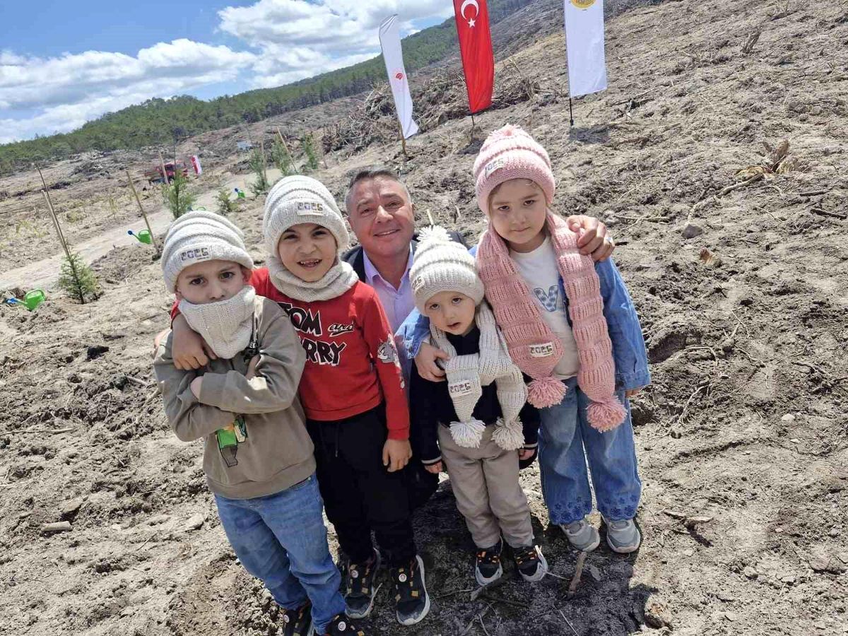 'Yüz Çocuk Bin Fidan' adlı ağaç dikme etkinliğinde 1000 fidan dikildi