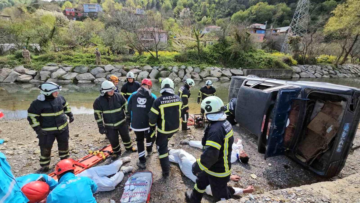 Zonguldak'taki sel ve taşkın tatbikatı gerçeğini aratmadı