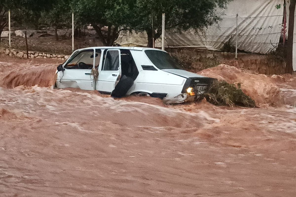 Adana'nın Kozan ilçesini sel vurdu