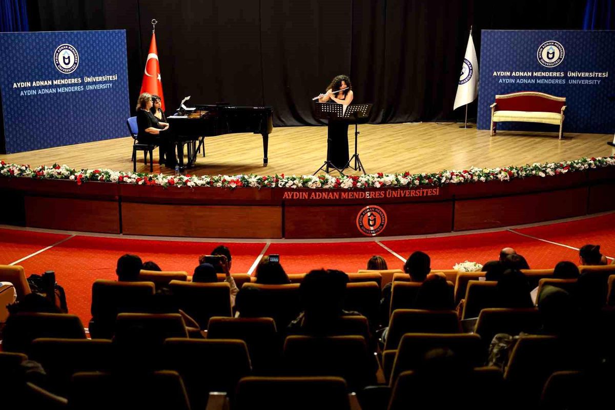 ADÜ'de öğrencilerin konseri ilgi topladı