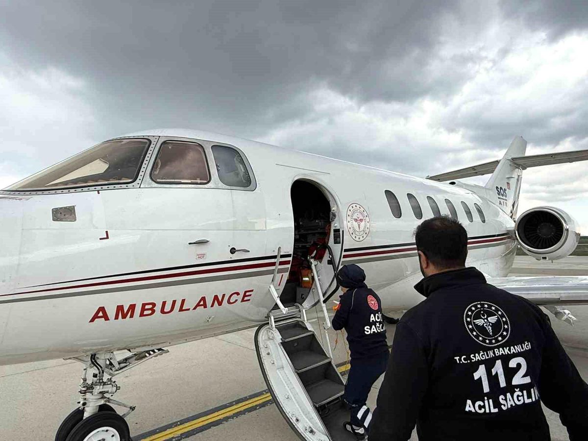 Ağrı'da tedavi gören prematüre bebek ambulans uçakla Elazığ'a sevk edildi