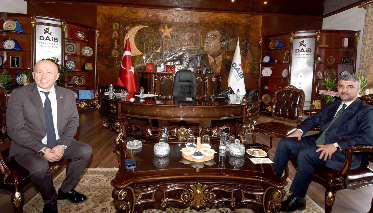 AK Parti Erzurum İl Başkanı Küçükoğlu'ndan DAİB Başkanı Madırlı'ya hayırlı olsun ziyareti
