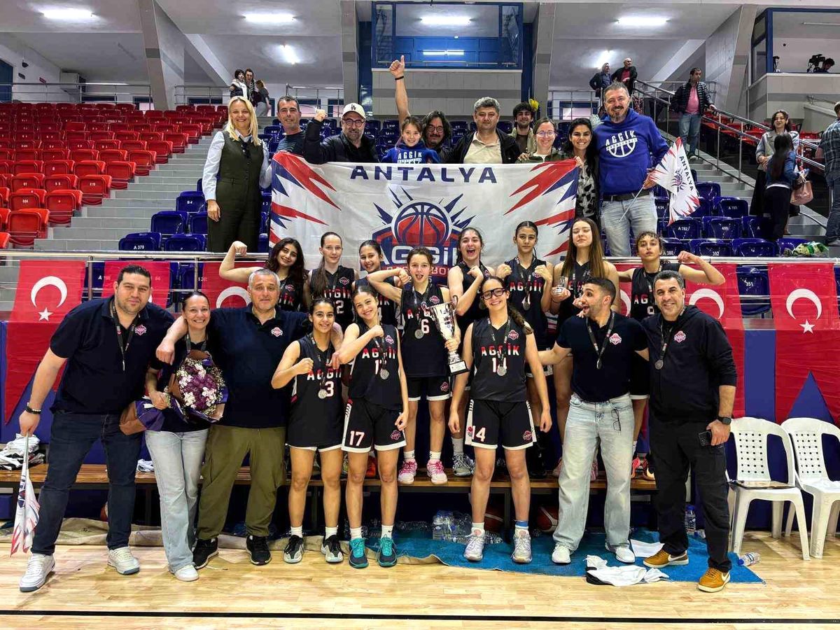 Antalya Gelişim Spor Kulübü, U14 Kızlar Türkiye Şampiyonası'nda ikinci oldu
