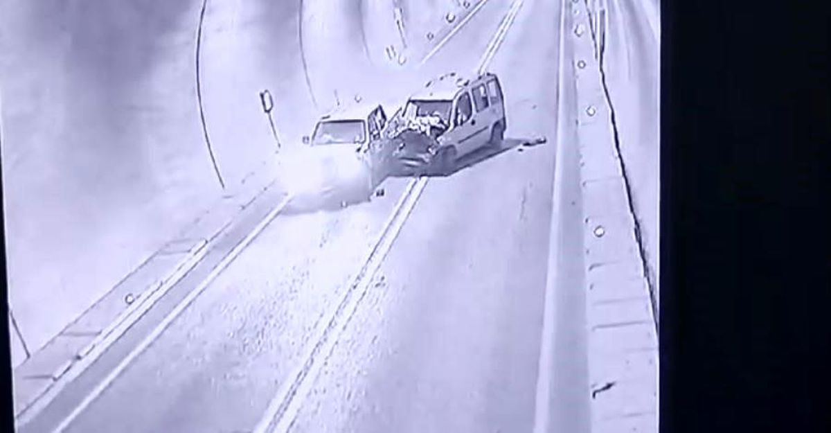 Artvin'de 7 kişinin yaralandığı tünel kazası kamerada