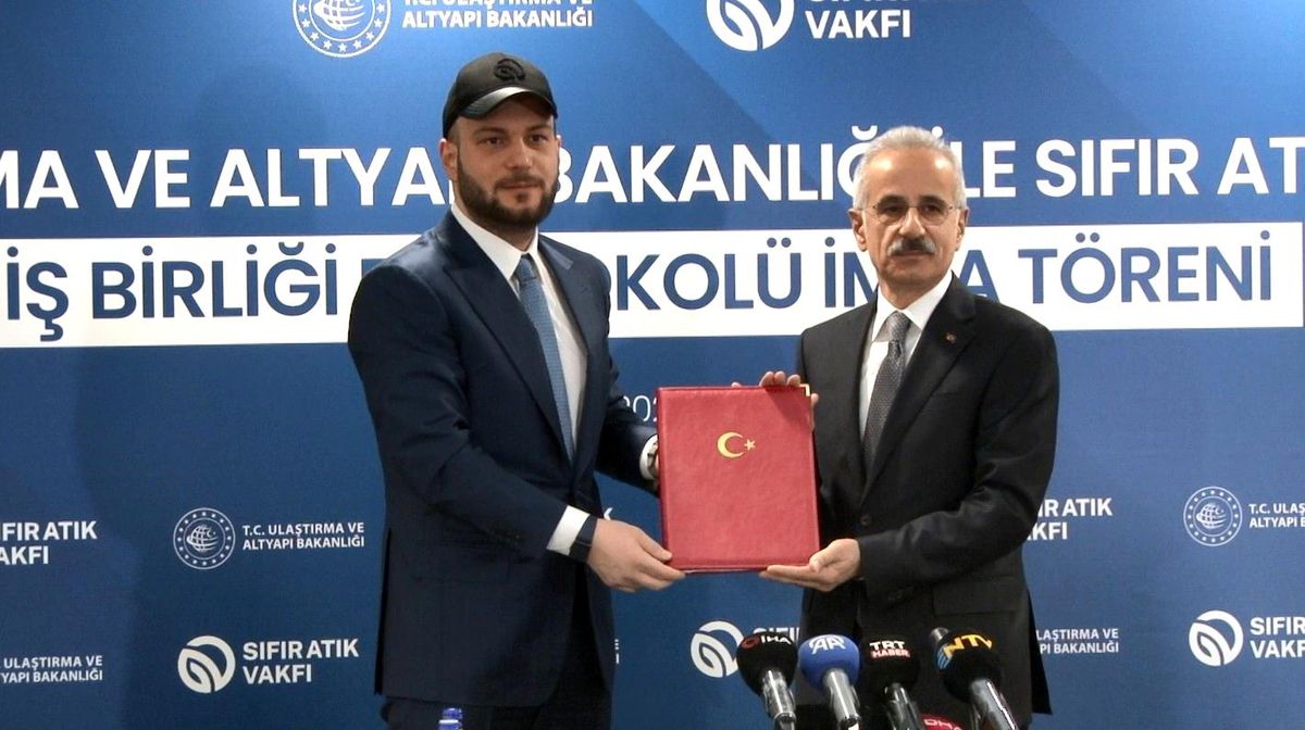Bakan Uraloğlu: "Ekolojik köprüler, bisiklet yolları, güneş enerji santralleri ve asfalt geri dönüşüm tesi...