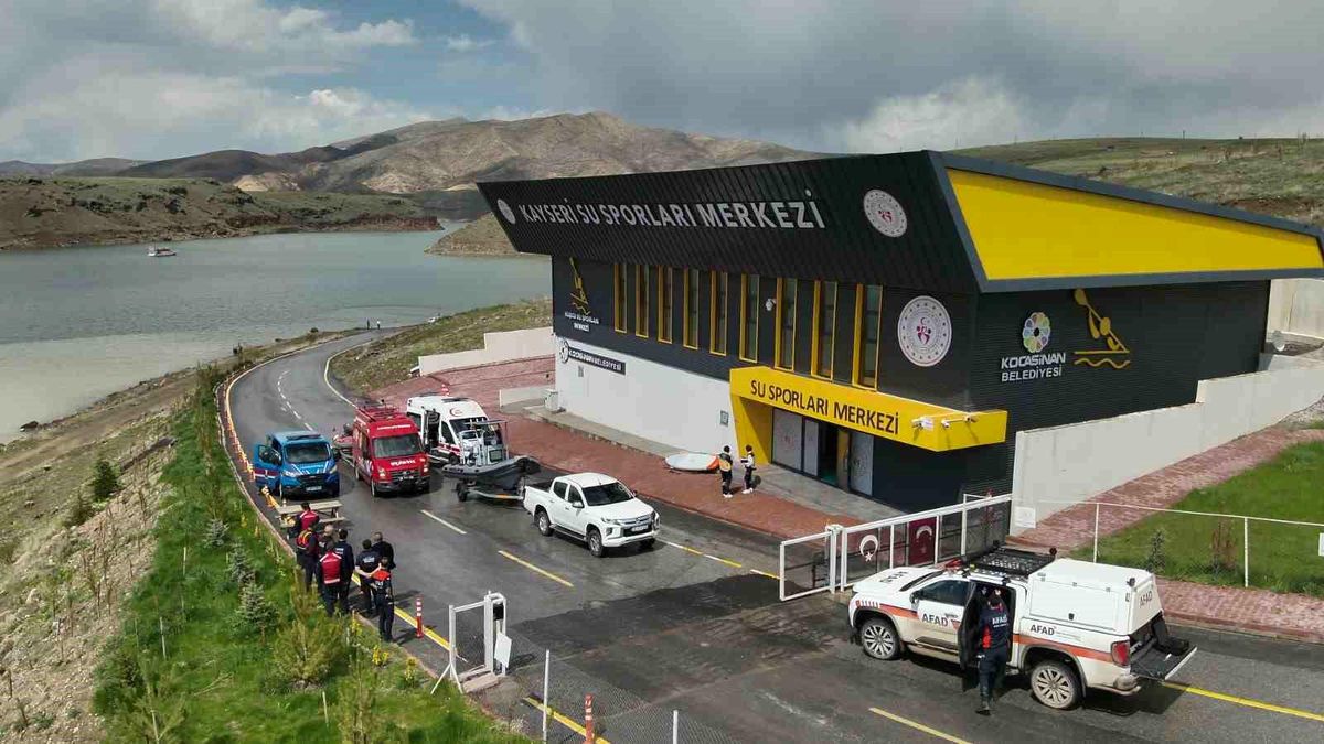 Barajda sörfleri alabora olan 2 kişi kurtarıldı