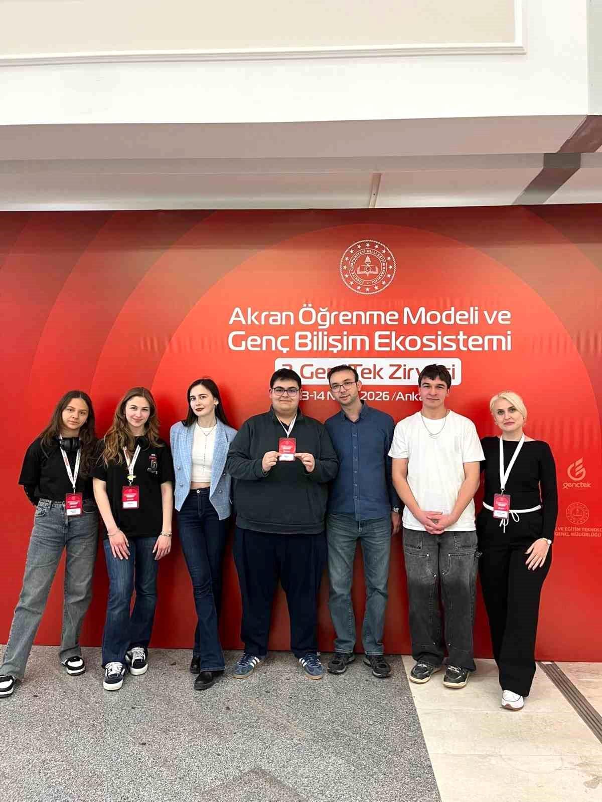 Bilecik GençTek ekibi Ankara'daki zirveye katıldı