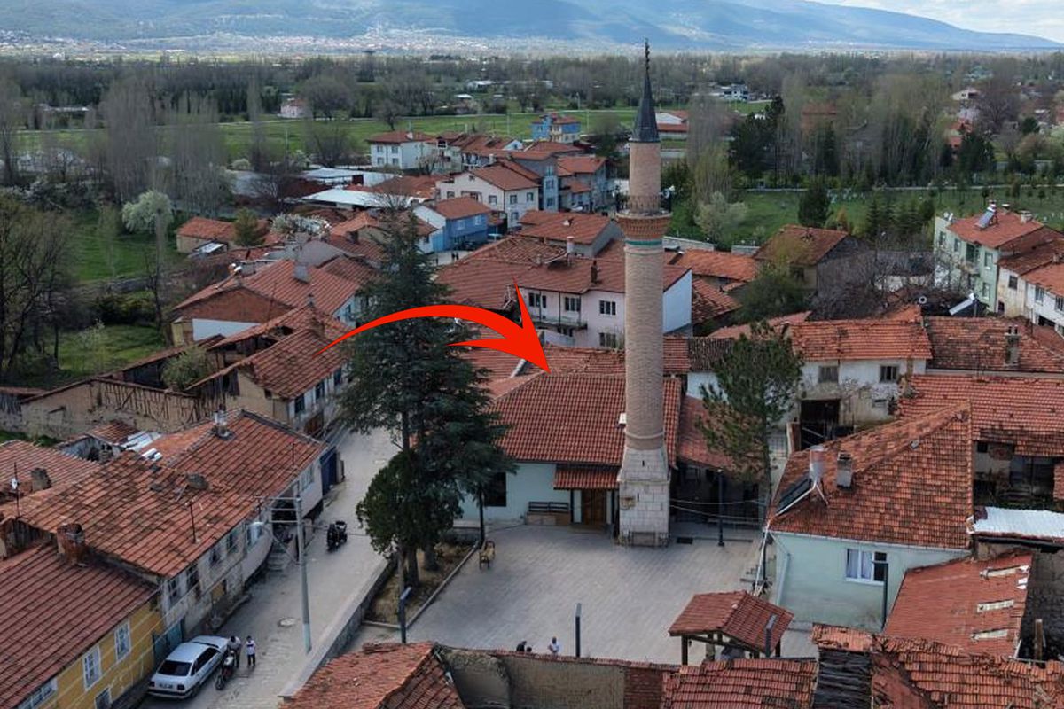 Caminin duvarından çıkan 300 parçalık sır! Ankara'da özel ekipler inceliyor