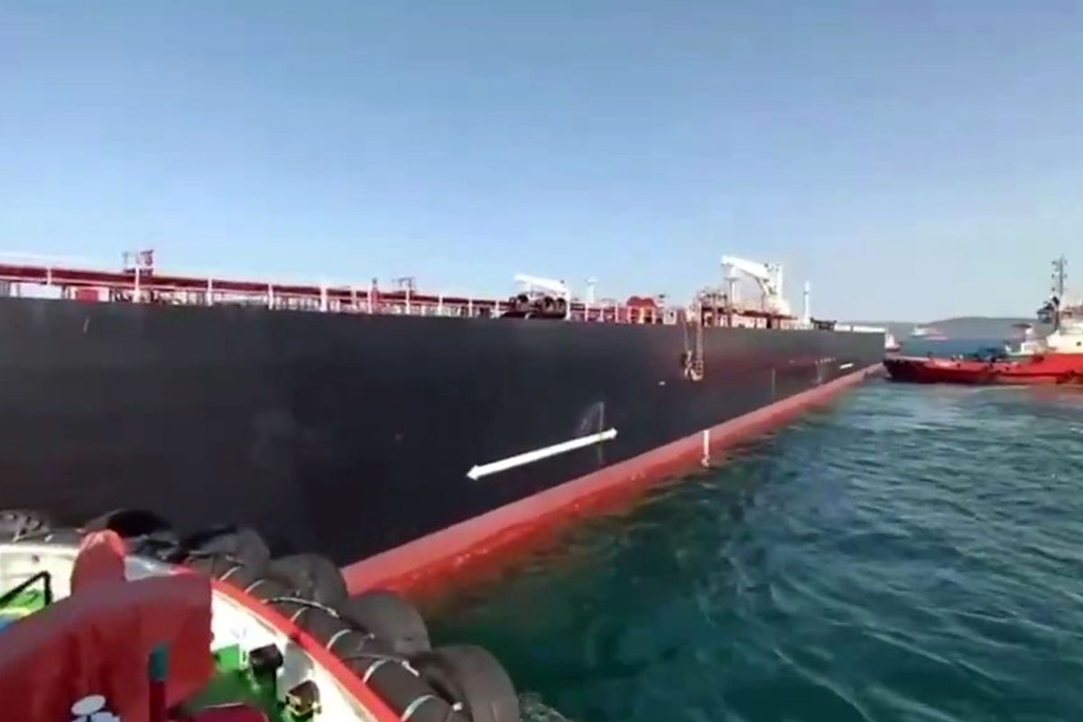 Çanakkale'de sürüklenen tanker demirletildi