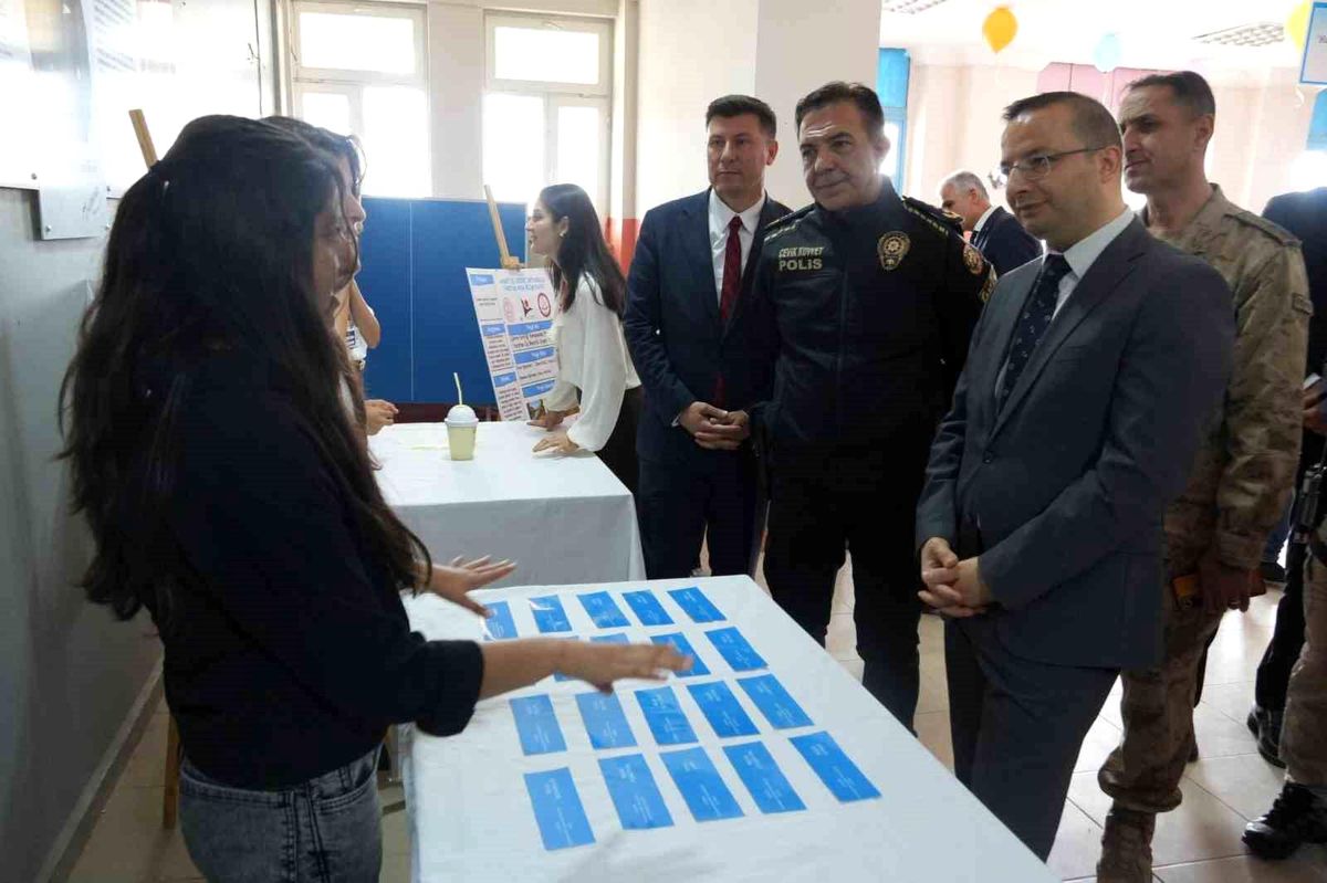 Cizre'de Bilim Fuarı yoğun ilgi gördü