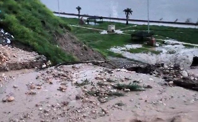 Cizre'de heyelan yolu kapattı, çok sayıda araç ve vatandaş mahsur kaldı