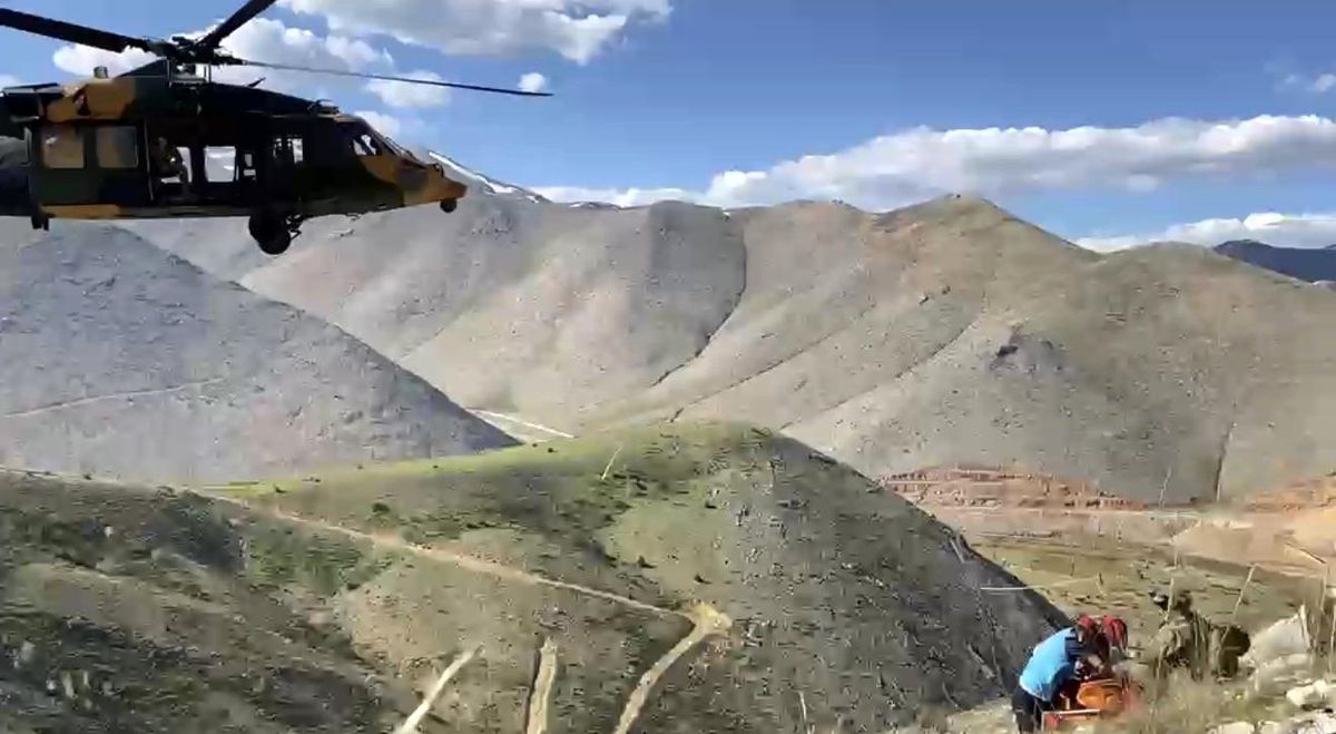 Dağda helikopter destekli kurtarma operasyonu