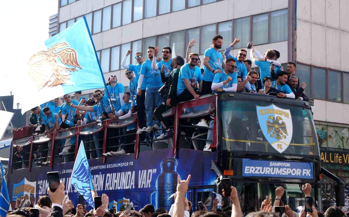 Erzurumspor FK'dan şampiyonluk turu