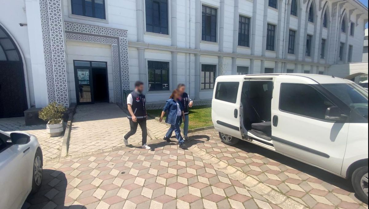 Evden ziynet eşyası ve nakit para çalan kadın yakalandı