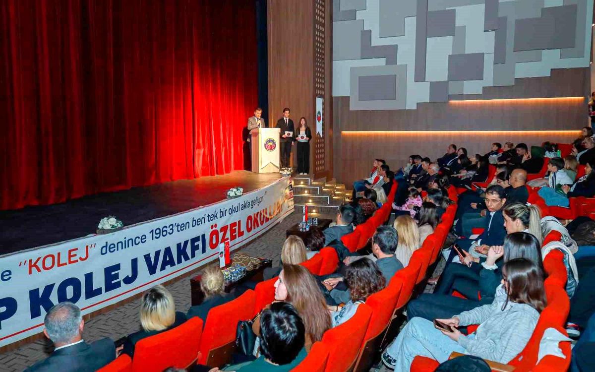 GKV'liler "Artiz Mektebi" adlı oyunu sahneledi
