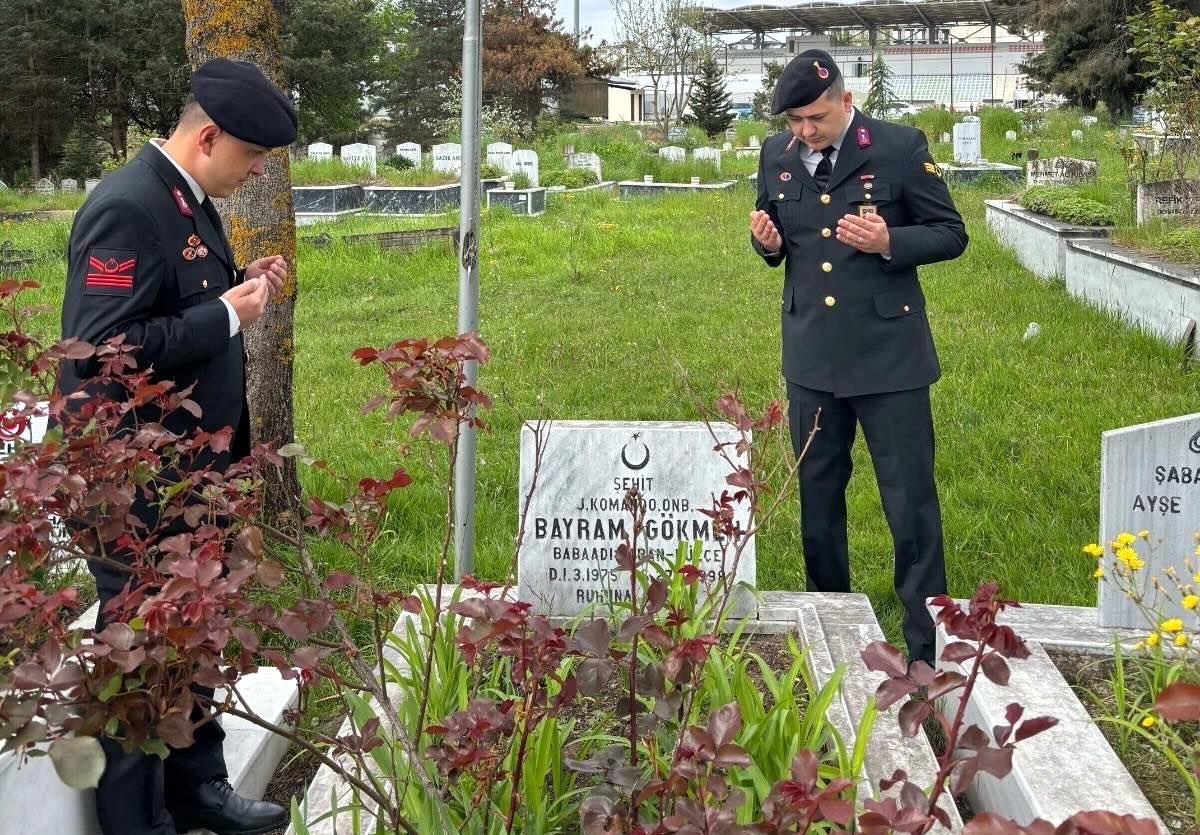 Jandarma şehit Gökmen'i kabri başında andı