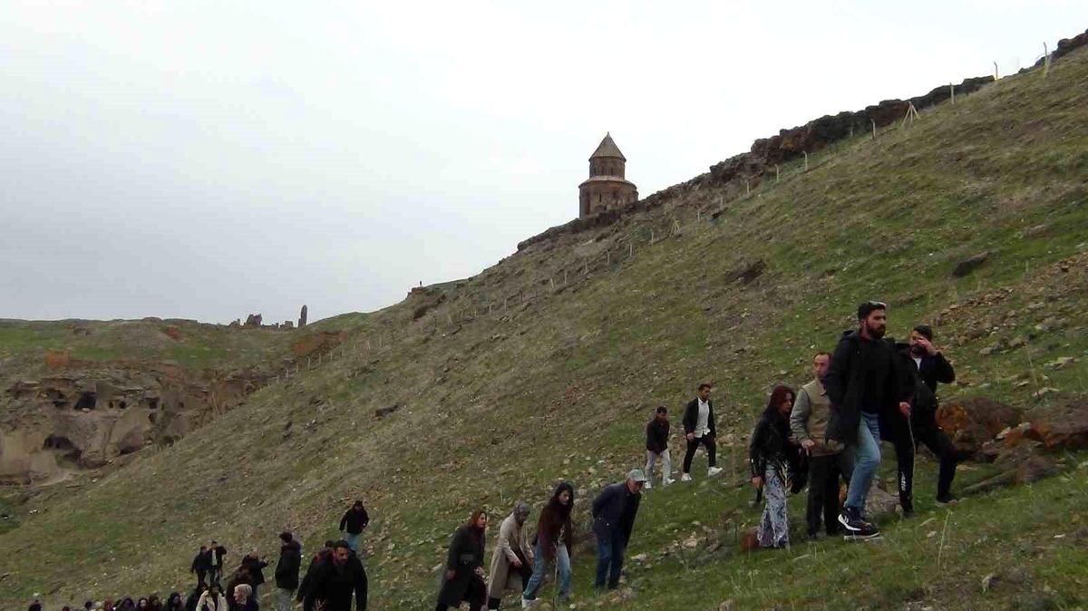 Kars'ta kırk kapılı şehir Ani'ye yoğun ilgi: 4 ayda 50 bin ziyaretçi