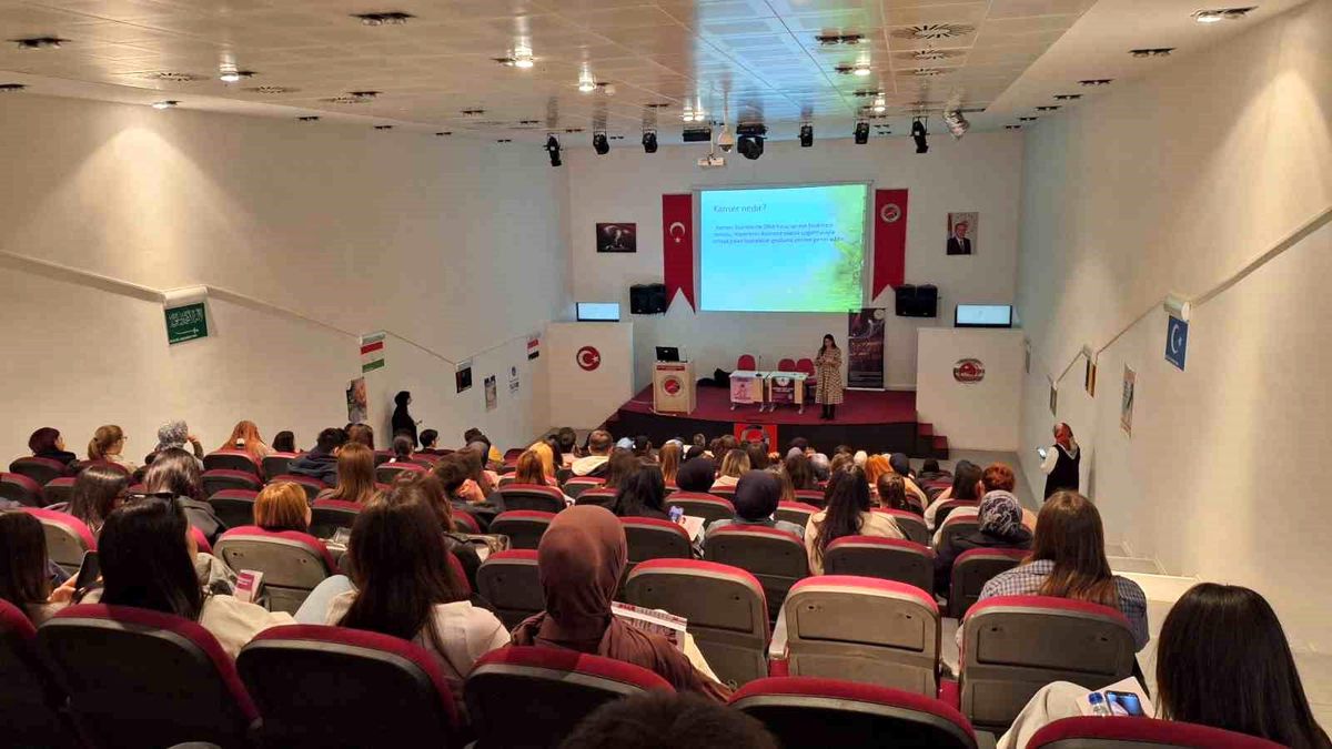 Kastamonu Üniversitesi'nde kanser farkındalığı eğitimi