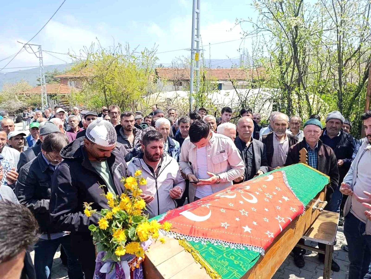 Kazada hayatını kaybetti, karnındaki çocuğu ile toprağa verildi