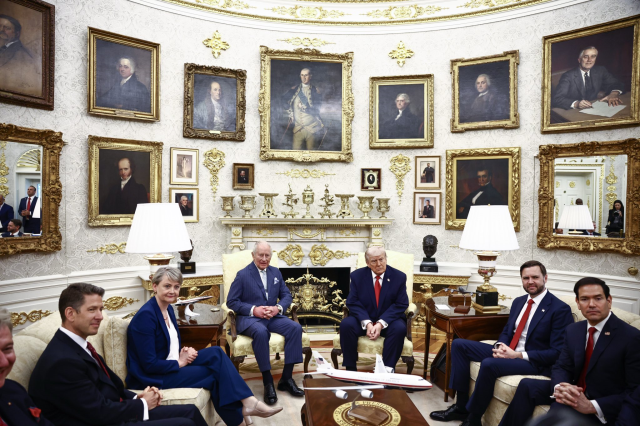 kral charles trumpa can hediye aa4a1d4595 5258 2 m