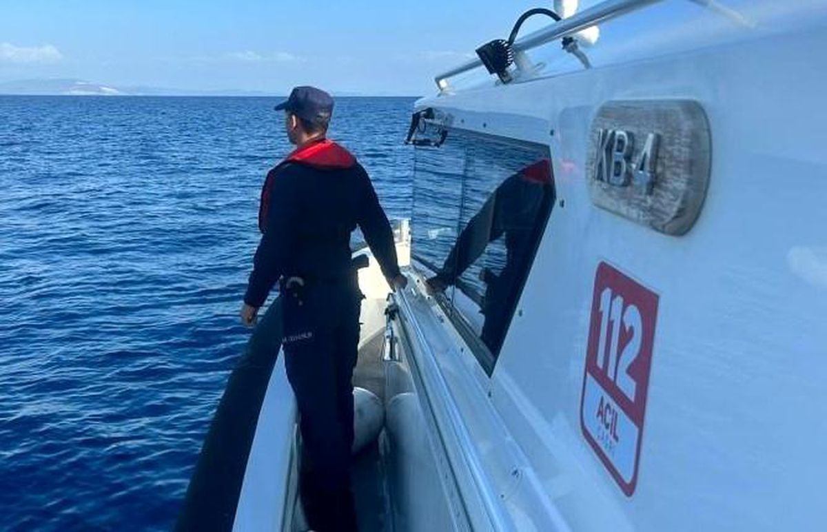 Didim'de Kürek Sörfü Yapan İki Kişi Sahil Güvenlik Tarafından Kurtarıldı