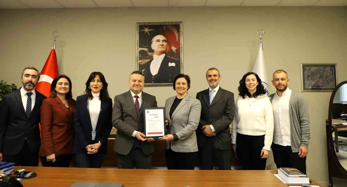 Küresel iş birliği ile mezunlara uluslararası kariyer fırsatı
