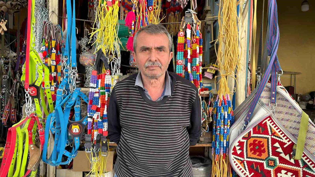Osmaniye'de 48 yıllık saraç ustası mesleğini köpek tasmasıyla yaşatıyor