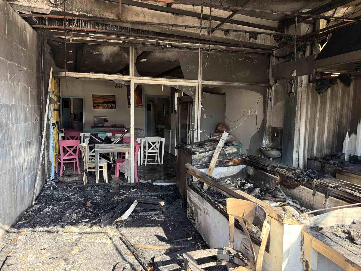 Serik'te balıkçı dükkanı çıkan yangında kullanılamaz hale geldi