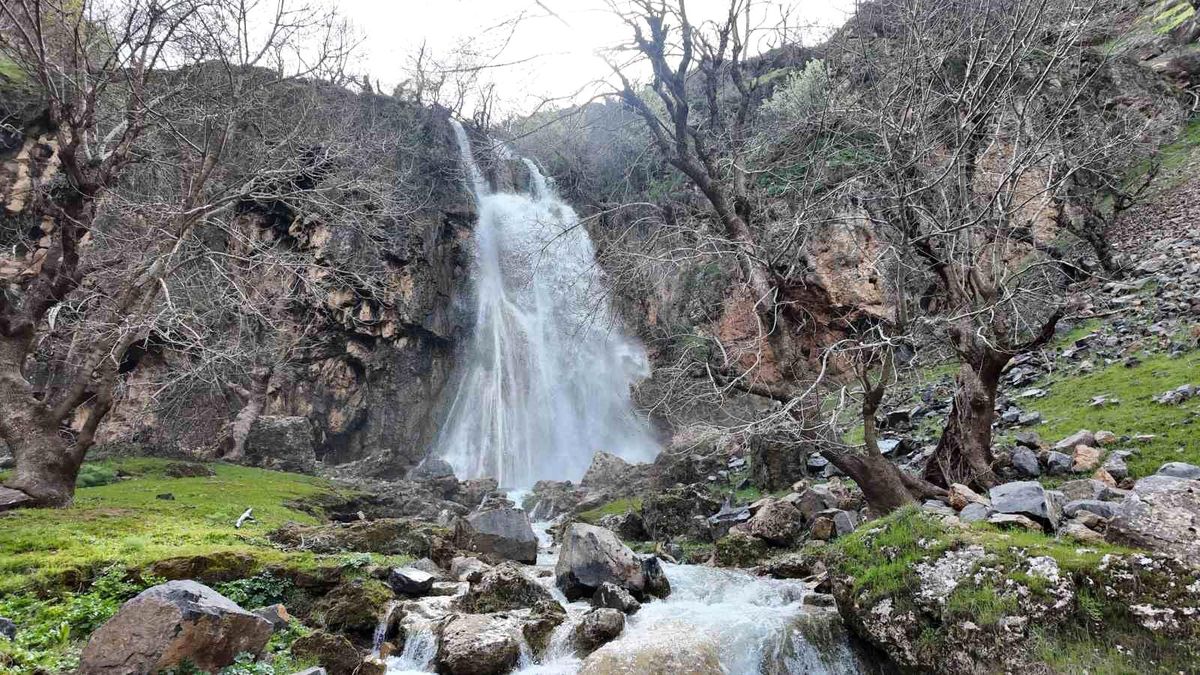 Şırnak'ta baharla birlikte şelaleler coştu