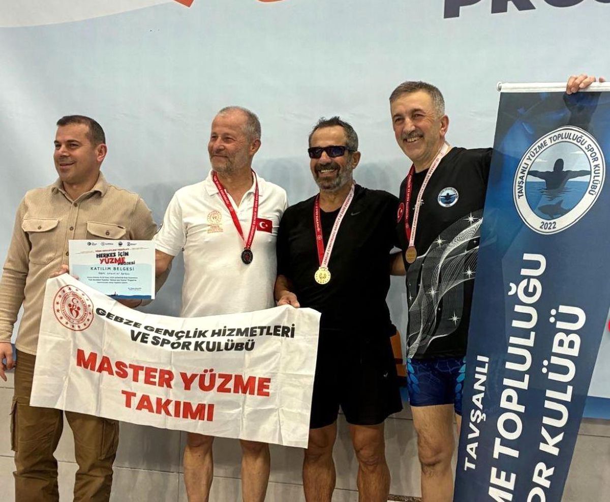 Tavşanlı'da açılan yüzme havuzu 3 çocuk babasını şampiyon yaptı