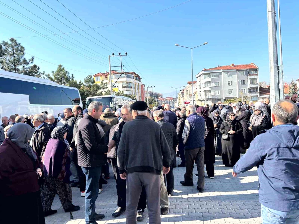 Tavşanlı'da Hacı adayları dualarla uğurlandı