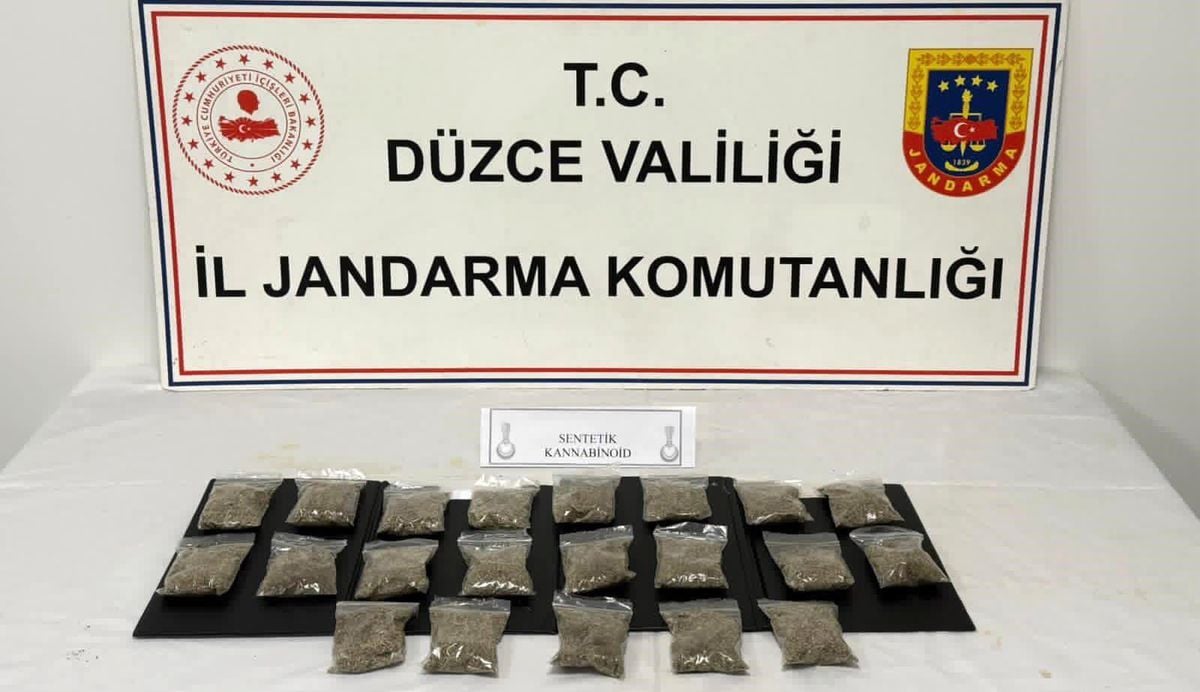 Düzce'de uyuşturucu satıcısına operasyon: 1 kilo 50 gram sentetik kannabinoid ele geçirildi